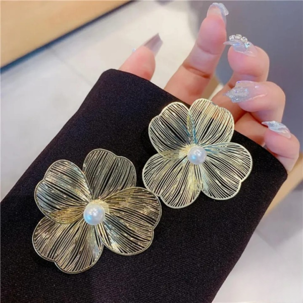 Elegant Bow & Zircon Circle Design Available In Golden And Silver Color